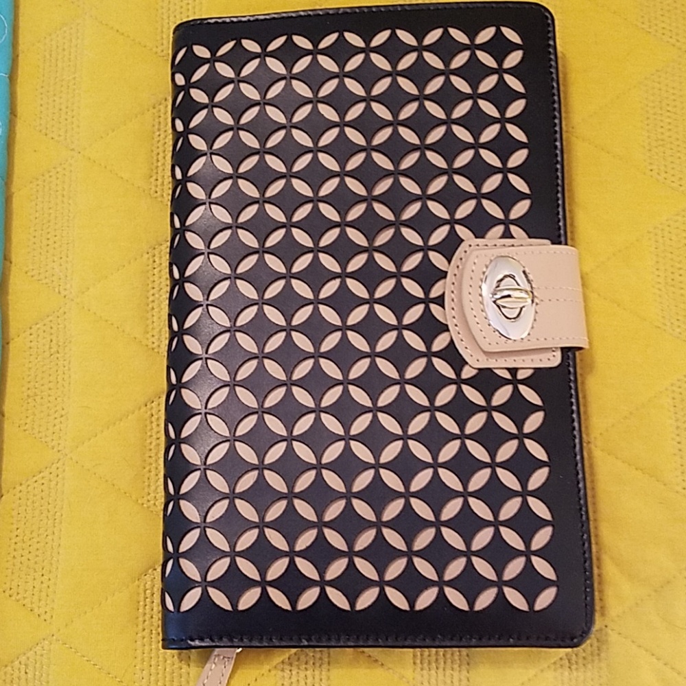 Wolf jewelry organizer